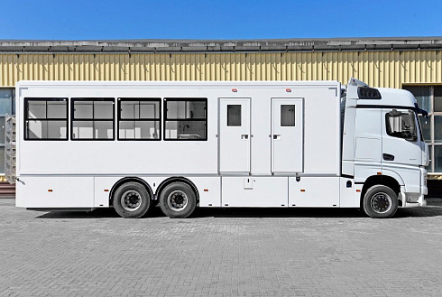 передвижной комплекс для организации места работы и быта гоночной команды