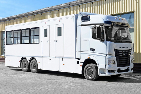 передвижной комплекс для организации места работы и быта гоночной команды