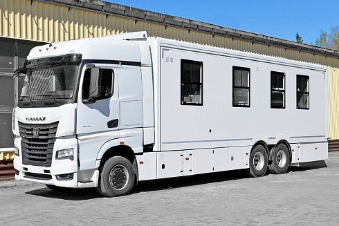 передвижной комплекс для организации места работы и быта гоночной команды